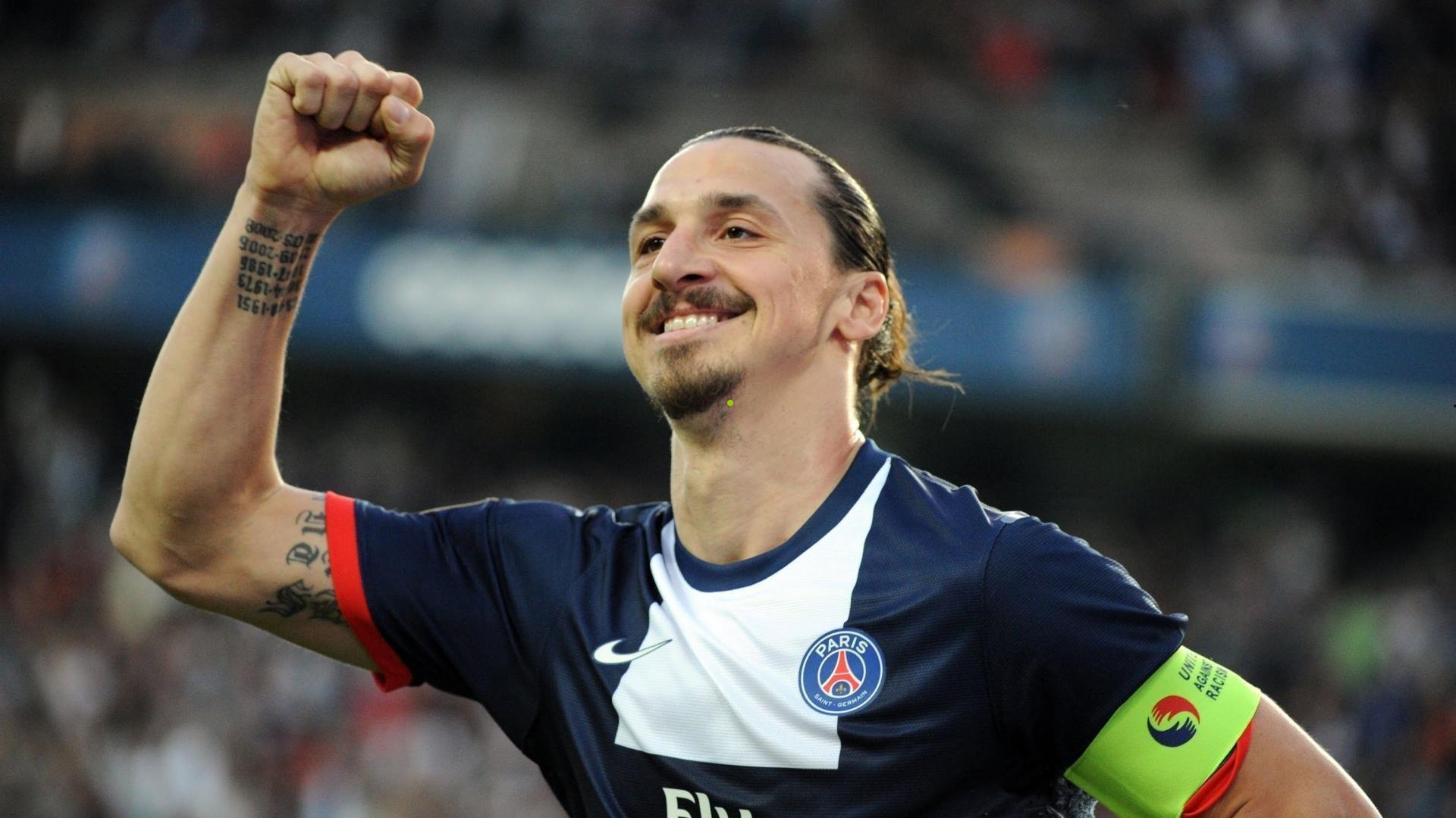 夜幕下的精神之战，运动员以昂扬斗志谱写体育新篇章