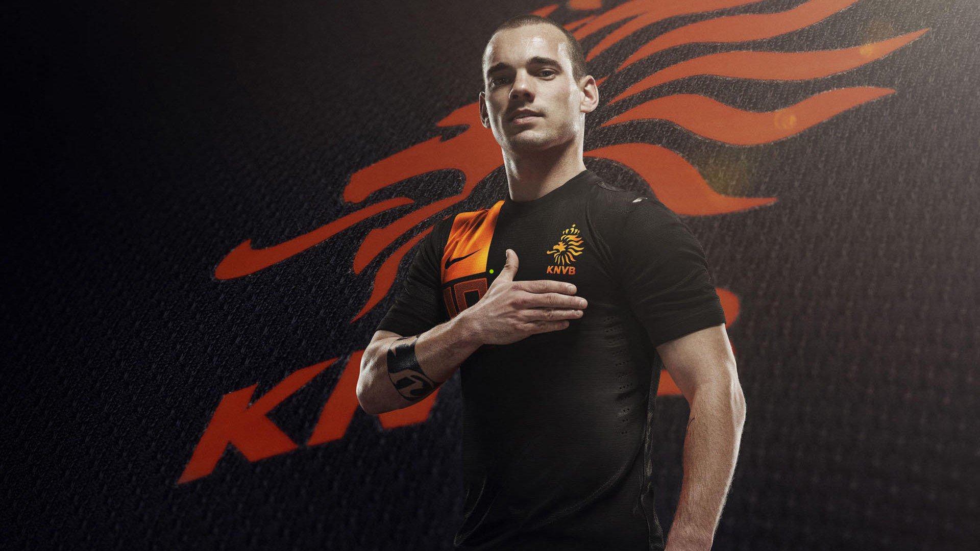 弗罗因德回应传闻，凯恩在拜仁非常开心，转会谣言过多