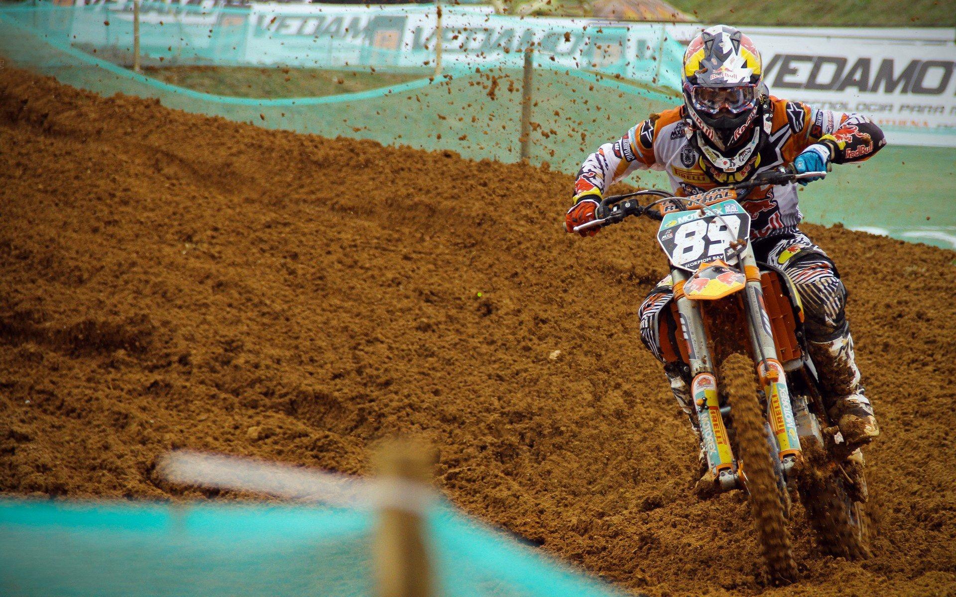 弗罗因德回应传闻，凯恩在拜仁非常开心，转会谣言过多