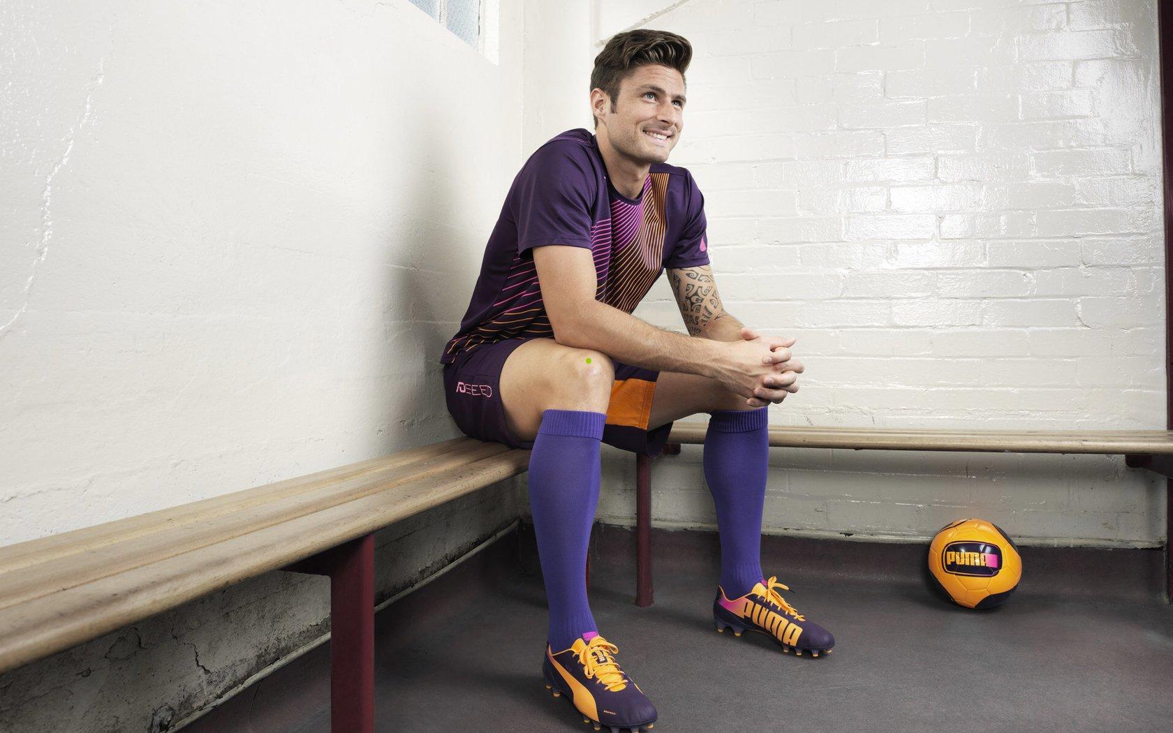 中超巅峰对决，深足三外援鏖战海港，金特罗奥斯卡演绎中场艺术